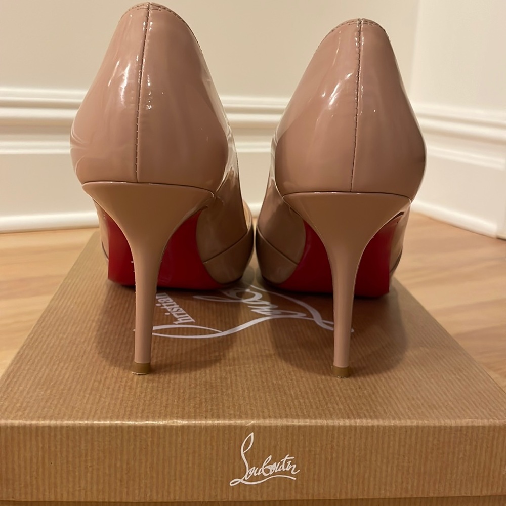 Nude Christian Louboutin heel